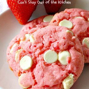 White Chocolate Cookie Douch With Sliced Strawberry & Nuttela